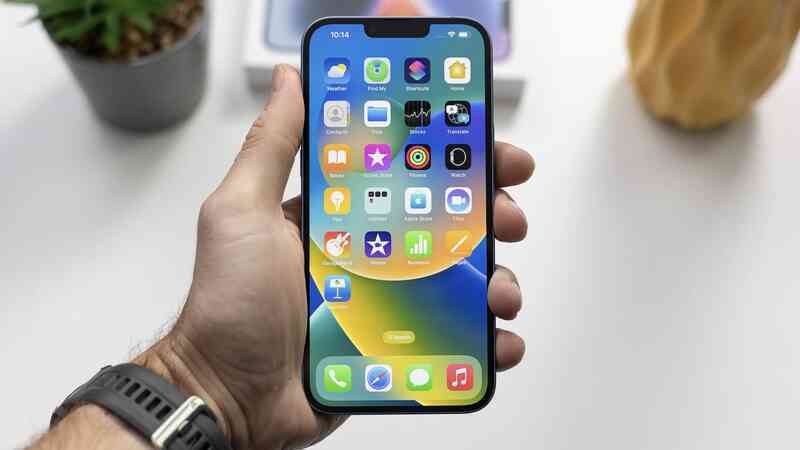 iPhone 14 Plus cho thấy Apple đã sai