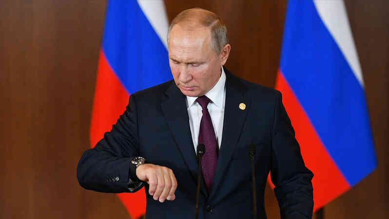 Cách đeo đồng hồ khác biệt của Tổng thống Nga Putin từng gây chú ý