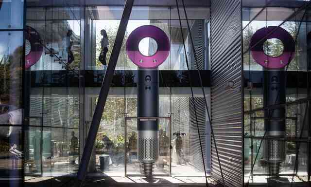 Dyson sa thải hàng loạt nhân viên