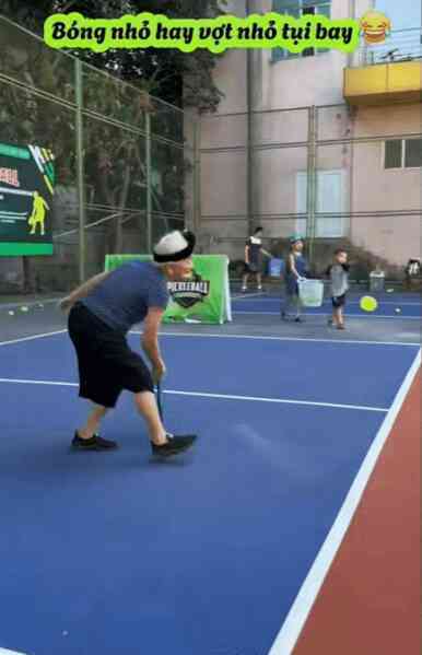 Cụ bà U100 nổi nhất làng pickleball lúc này: Sáng tập gym, chiều chạy bộ, con cháu theo hoài không kịp!