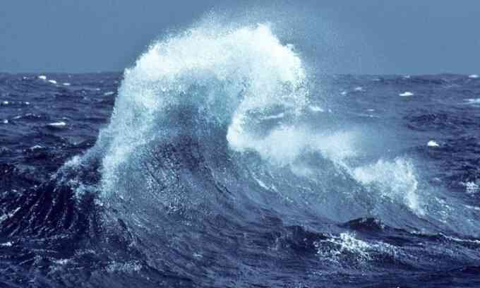 Nguy hiểm rình rập từ sóng sát thủ trên đại dương